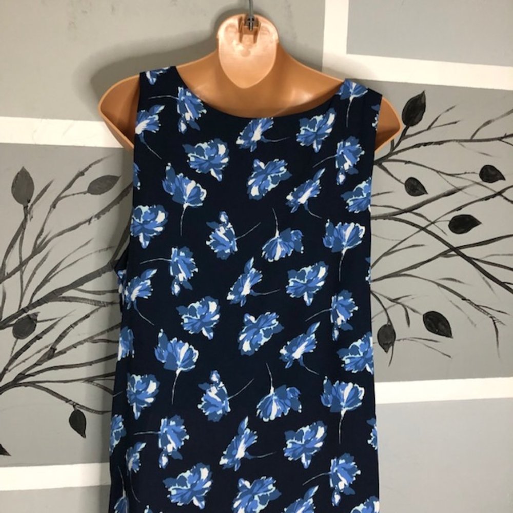 SIMPLY STYLED DRESS - Picture 4 of 4